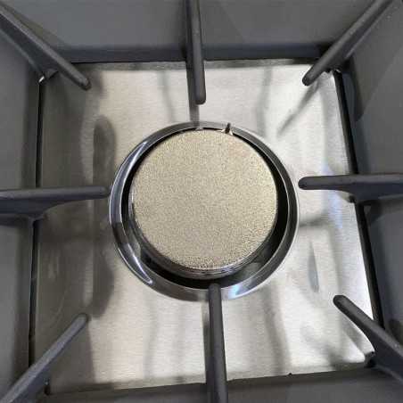 Industrial gas stove with 1 burner for catering. Professional tabletop kitchen for bar and restaurant.