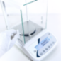 Professional Precision Scale with Transparent Glass Shield, 420g Capacity ø115mm for Labs and Pharma.