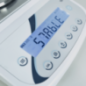 Professional Precision Scale with Transparent Glass Shield, 420g Capacity ø115mm for Labs and Pharma.