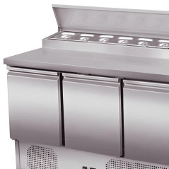 Table de préparation réfrigérée en acier inox 3 portes 260 litres 1365x700mm