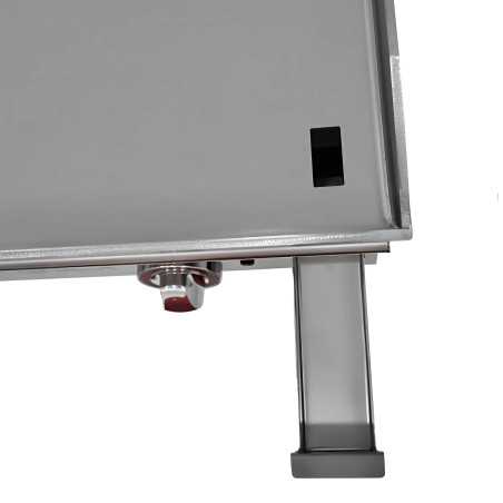 MBH - Estructura de acero inoxidable con pies regulables y peto antisalpicaduras para cocina industrial.