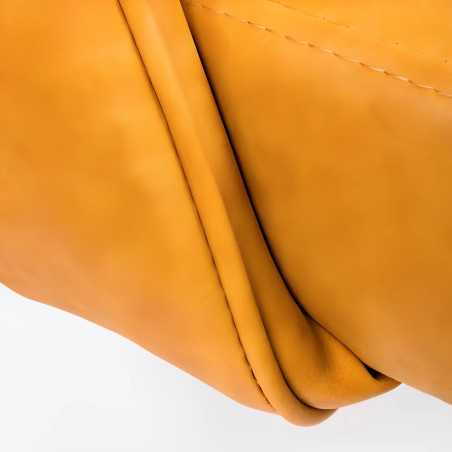 MBH - Indoor chair with optimized dimensions for maximum space use in dining rooms and cafés.