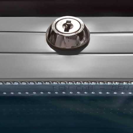 MBH - Expositor frío vertical bebidas, luz interior. Control temp, eficiencia y diseño comercios.