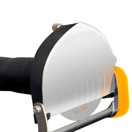 Detail of the blade on the Potis electric knife.