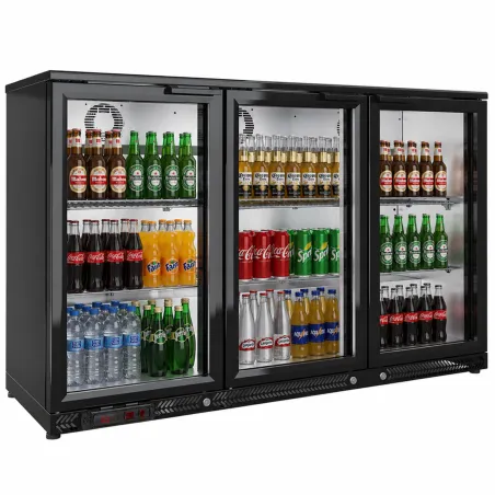 Vitrine réfrigérée 1350mm à trois portes vitrées avec boissons exposées