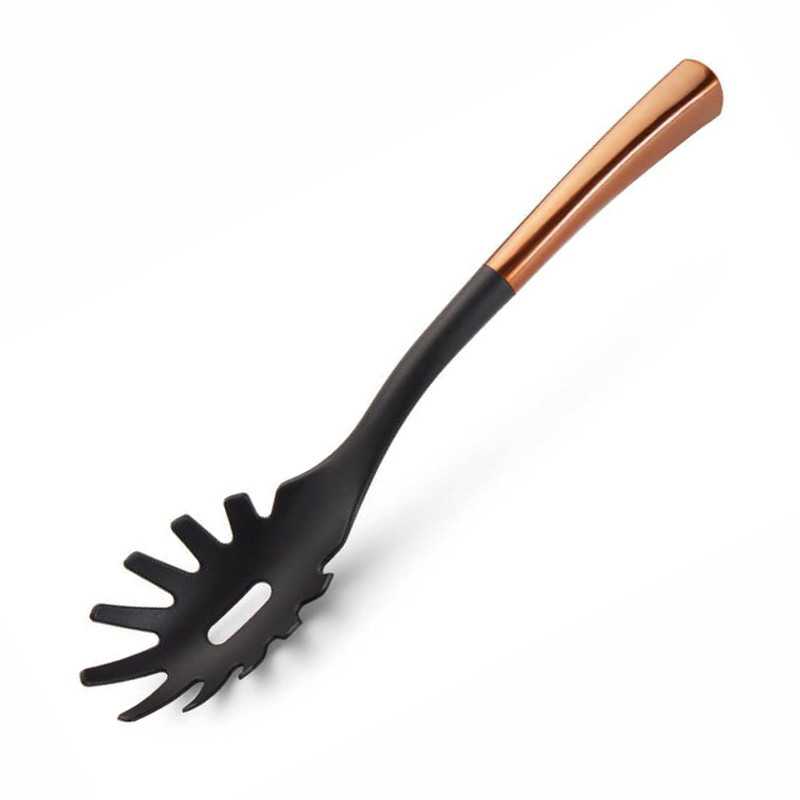 Cullera per a spaghetti de niló negre i mànec inox daurat per a bufet Cullera per a spaghetti de niló negre i mànec inox daurat per a bufet